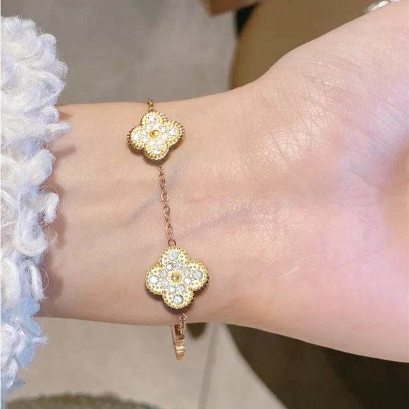 Beautiful shell Bracelet - Picture 1 of 5